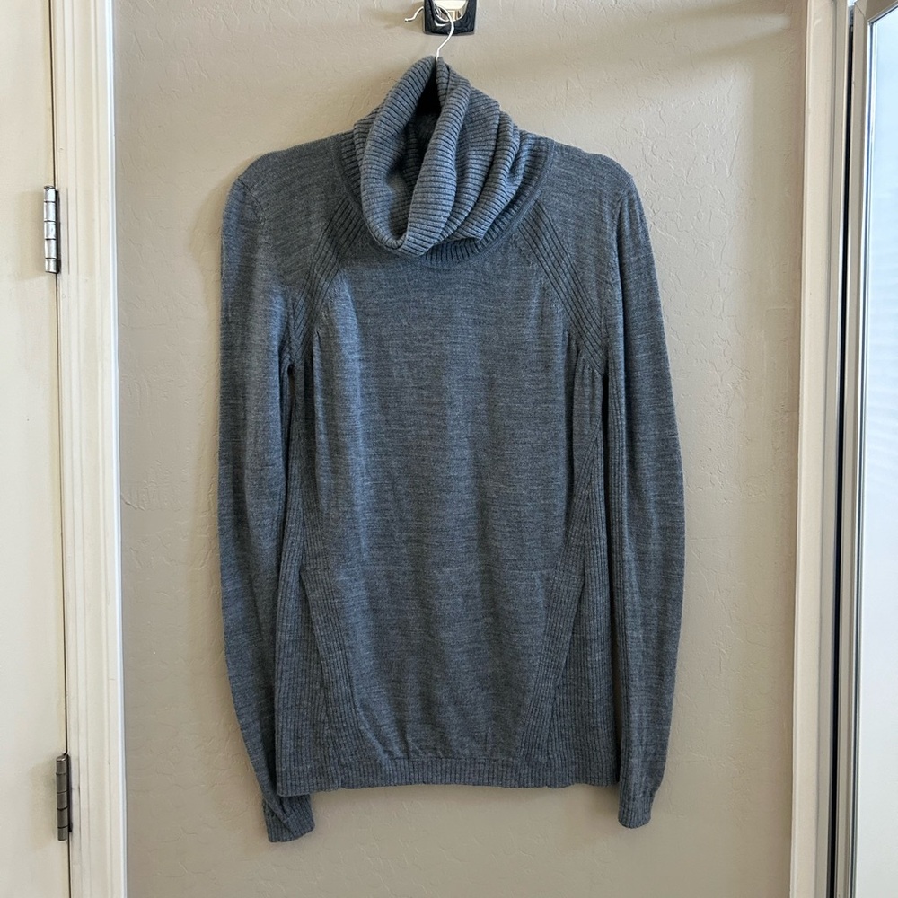 Lululemon Sweater Size M